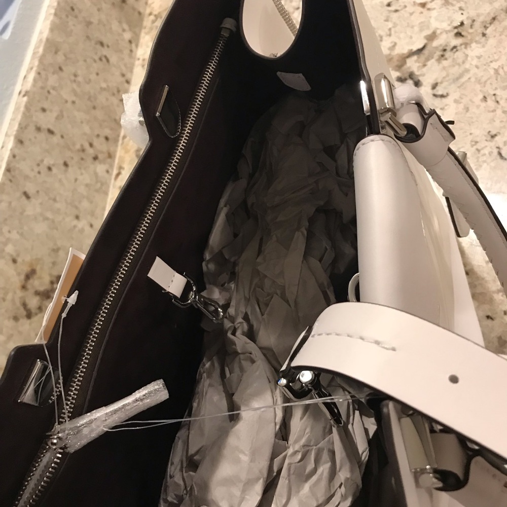 ❌Sold❌Michael Kors large Blakey Smooth Leather Bag - Picture 8 of 8